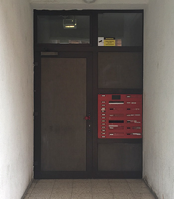 Kundenreferenz Kolb Vorher Türenanlage in Ludwigshafen